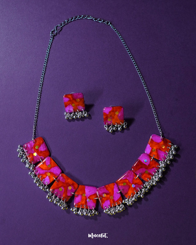 Aynoor pink floral jewelry set, displayed against a soft backdrop, with delicate pink floral accents and intricate detailing that bring a touch of elegance and charm to any look — Muselot.