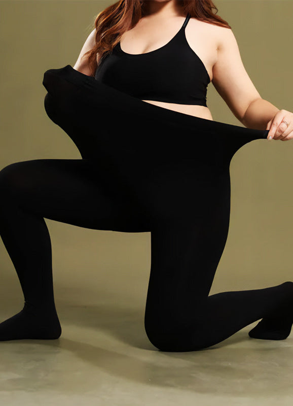 A plus size model stretching the waistband to show flexibility - Muselot