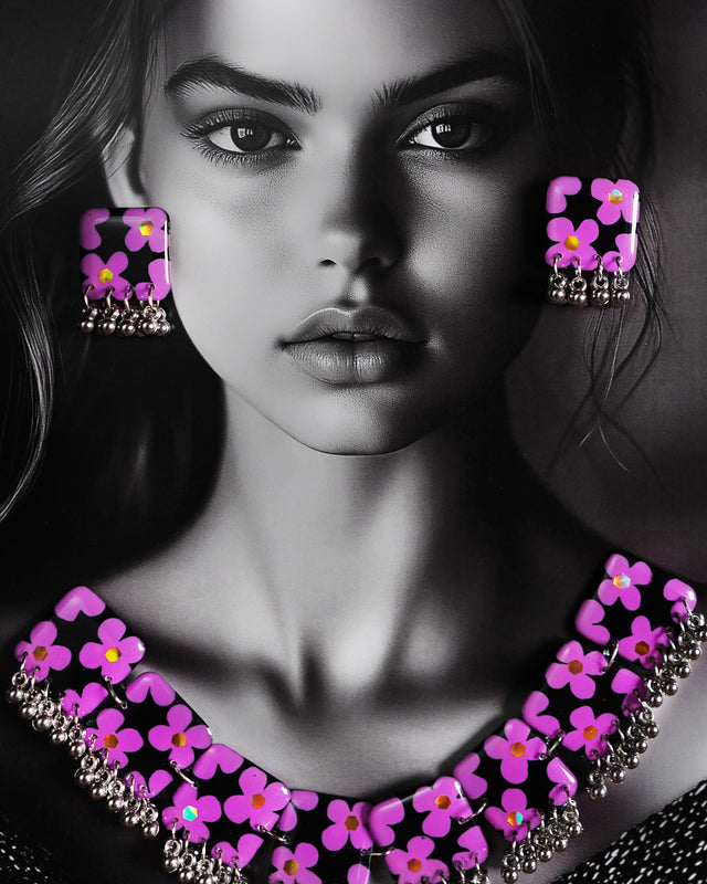 A close-up view of the Naubahar handmade jewelry set, showcasing the intricate lavender floral design on both the necklace and earrings. The set is crafted with attention to detail, adding a delicate yet bold touch to the ensemble, with the soft purple hue perfectly complementing the floral motifs — Muselot