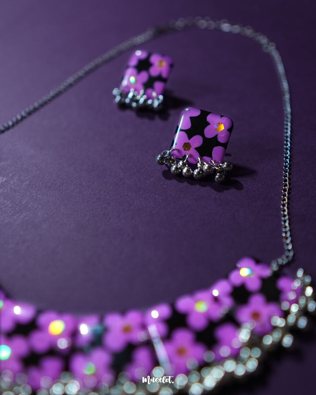 A closer look at the Naubahar handmade purple necklace set, highlighting its exquisite lavender floral embellishments. The set is designed with elegance in mind, featuring soft purple hues that flow gracefully through the delicate petals. Its intricate details and refined craftsmanship make it a perfect accessory for adding a touch of nature-inspired beauty to any ensemble — Muselot