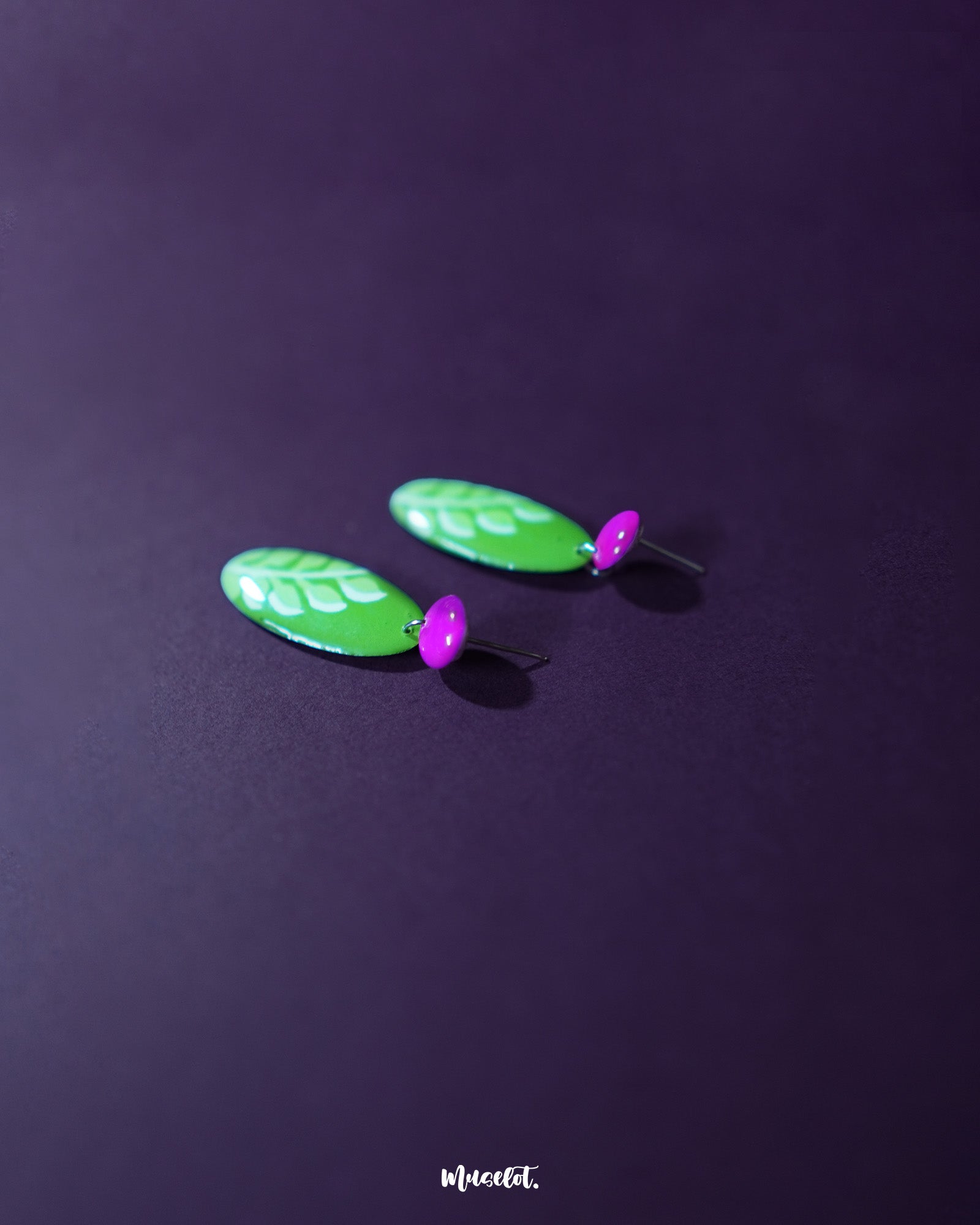 The Patbaan leaf drop earrings placed against a soft purple background, highlighting the delicate handcrafted detailing and natural leaf motif that brings an earthy elegance to any look — Muselot.