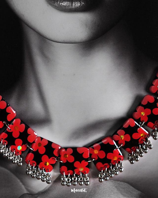 The model is wearing the stunning Raktphool floral jewelry set, featuring a delicate floral necklace that adds a touch of grace and charm to the ensemble — Muselot.