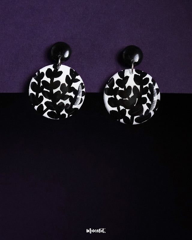 Siyahgul black earrings, set against a deep backdrop, with bold black tones and intricate detailing that lend a striking blend of elegance and modern edge — Muselot.