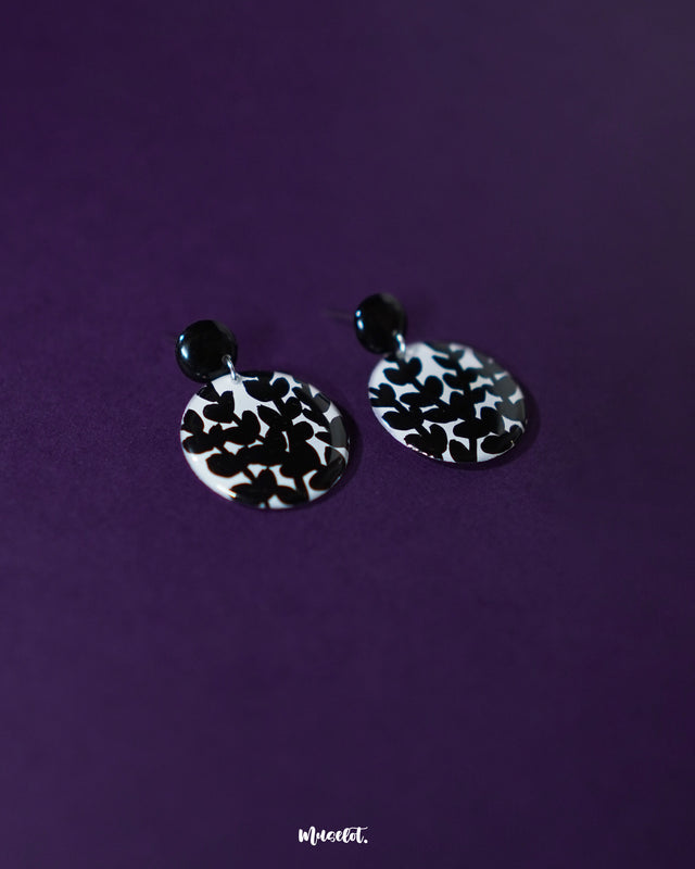 Siyahgul black floral stud earrings, set against a deep hue backdrop, with intricate floral detailing and a deep black hue that give the design a refined, timeless allure — Muselot.