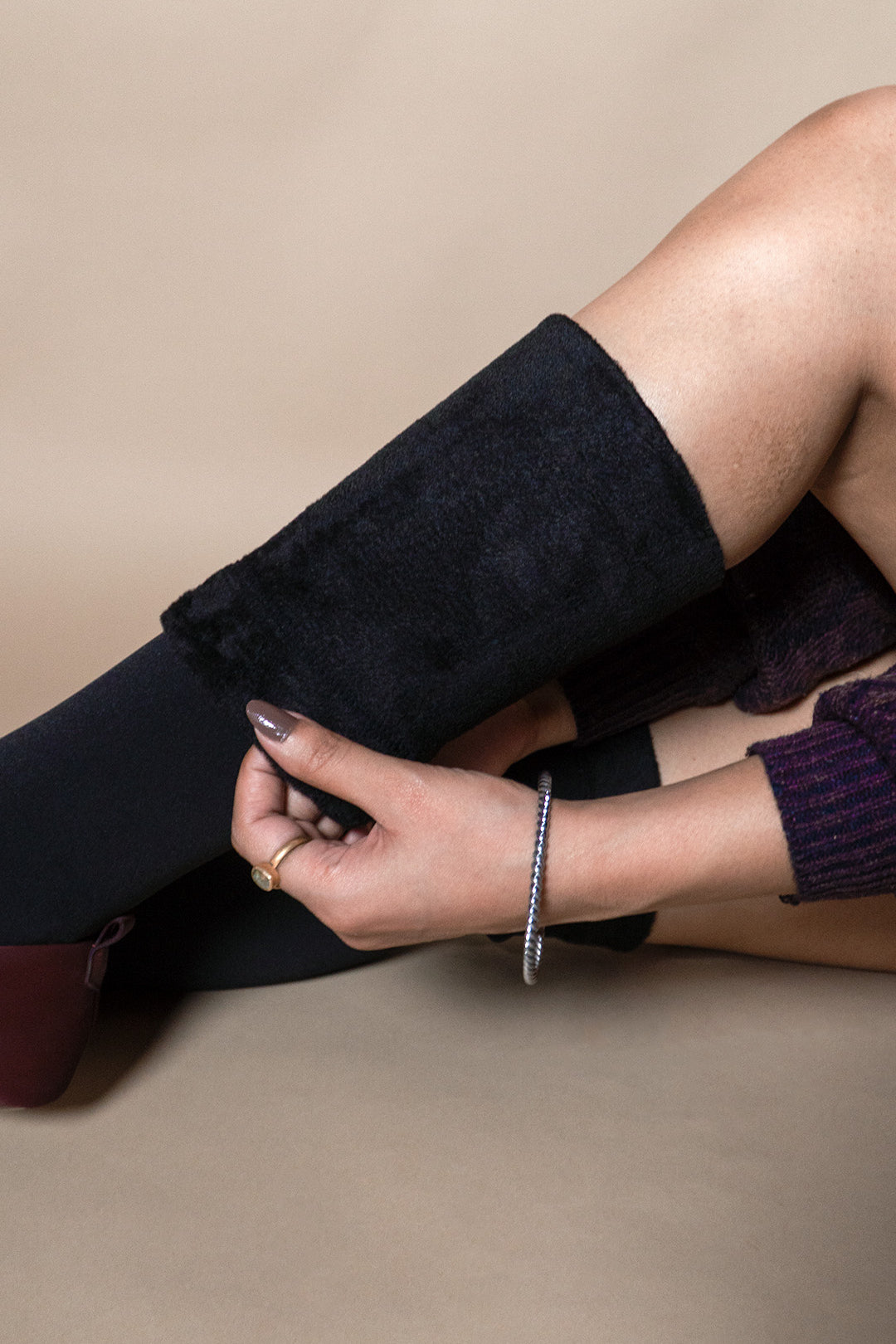 black_fur_lined_knee_high_furry_socks_winter_10.jpg