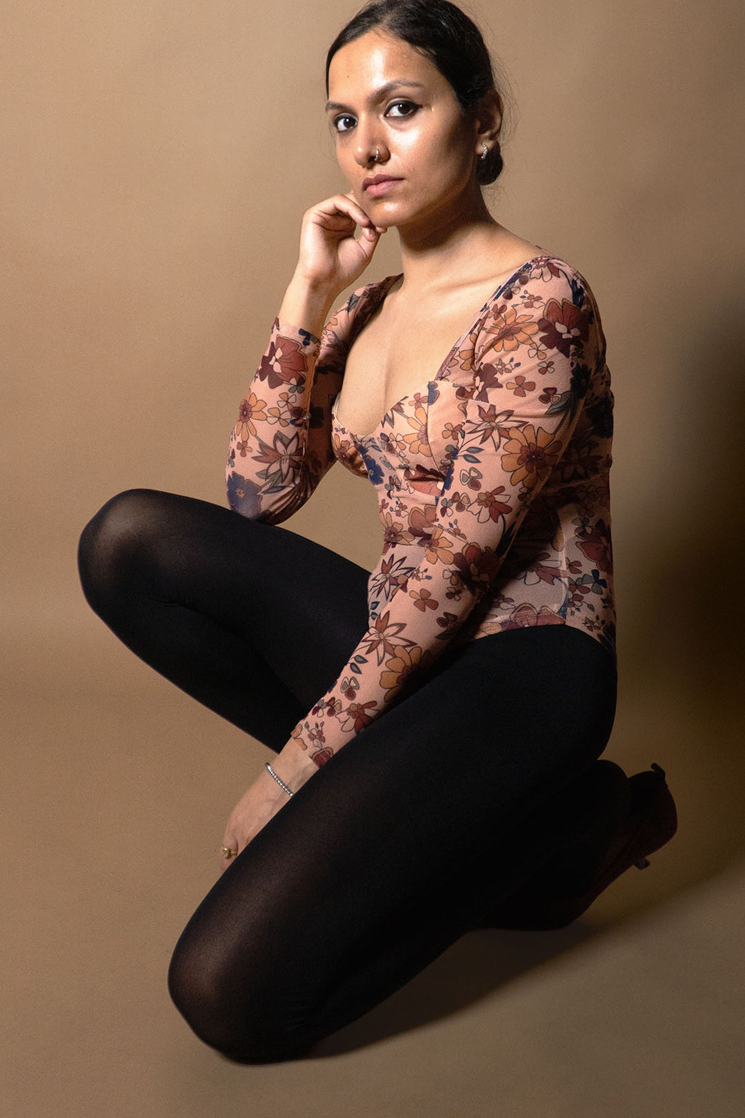 black_stockings_for_women_tear_proof_semi_opaque_40_denier_stretchable_3xl_3.jpg