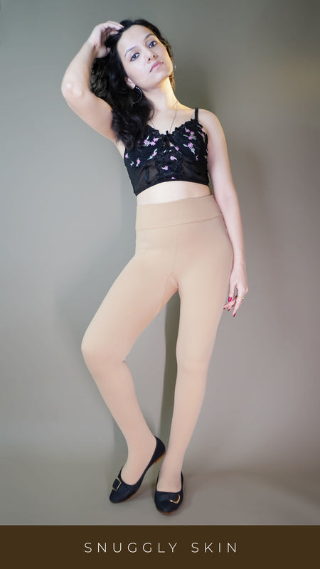 A model, wearing closed-feet skin warm stockings, highlighting their smooth, snug fit that provides both comfort and warmth. The skin color adds a natural tone, making these stockings a versatile and stylish choice for colder weather. -Muselot