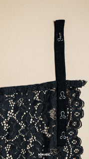 Sesame Black - Lace Mockers