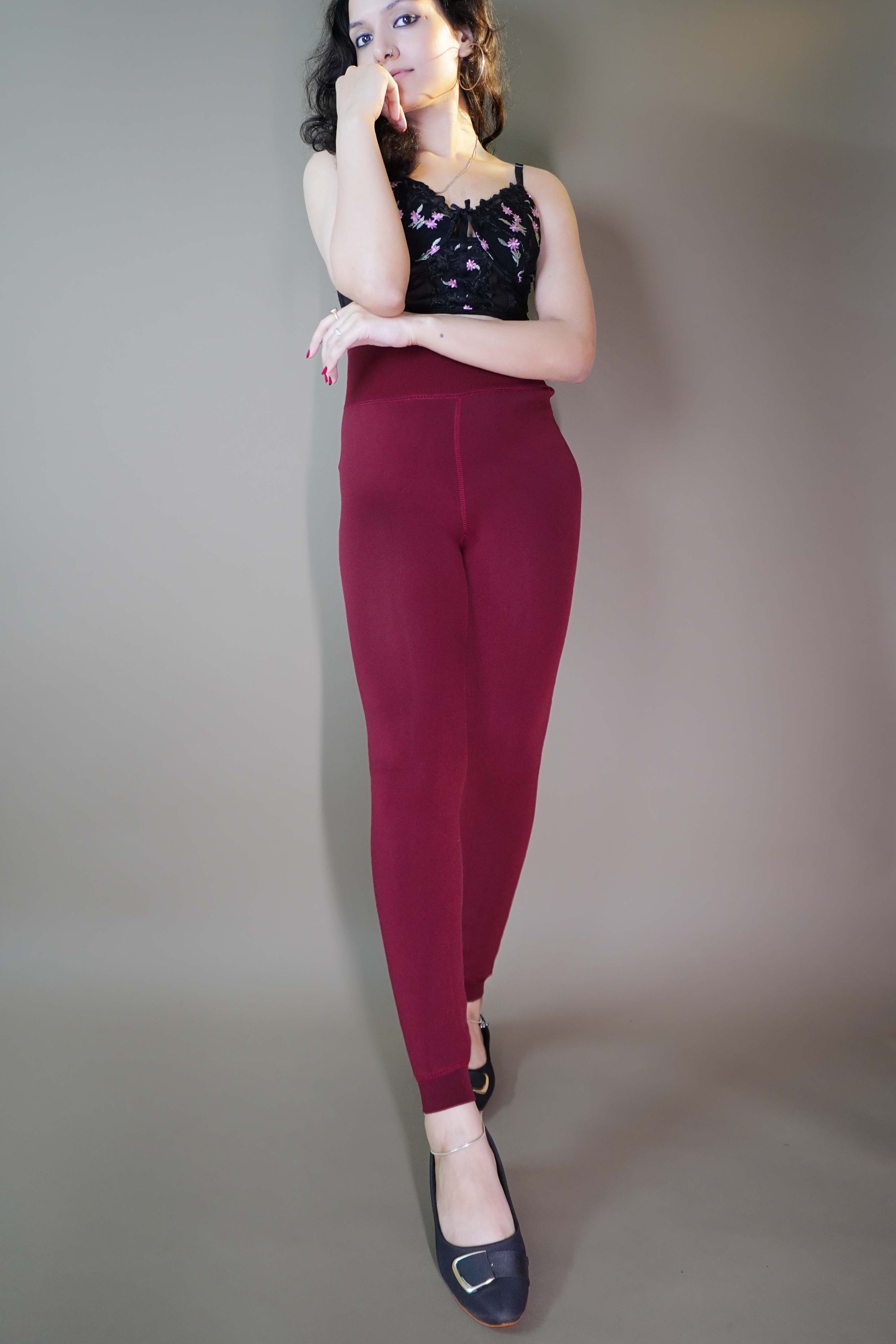 A model, wearing maroon thermal stockings, showcasing their soft, thick fabric designed to keep warmth in. The rich maroon tone contrasts beautifully with the cozy texture, emphasizing both style and comfort for chilly weather. -Muselot
