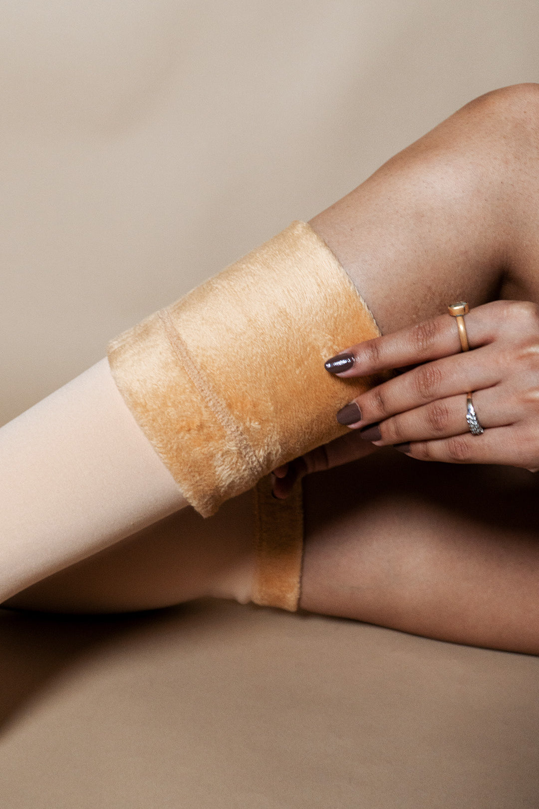skin_fur_lined_knee_high_furry_beige_warm_socks_winter_12.jpg